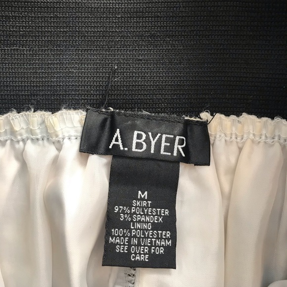 Fancy skirt - Picture 2 of 3